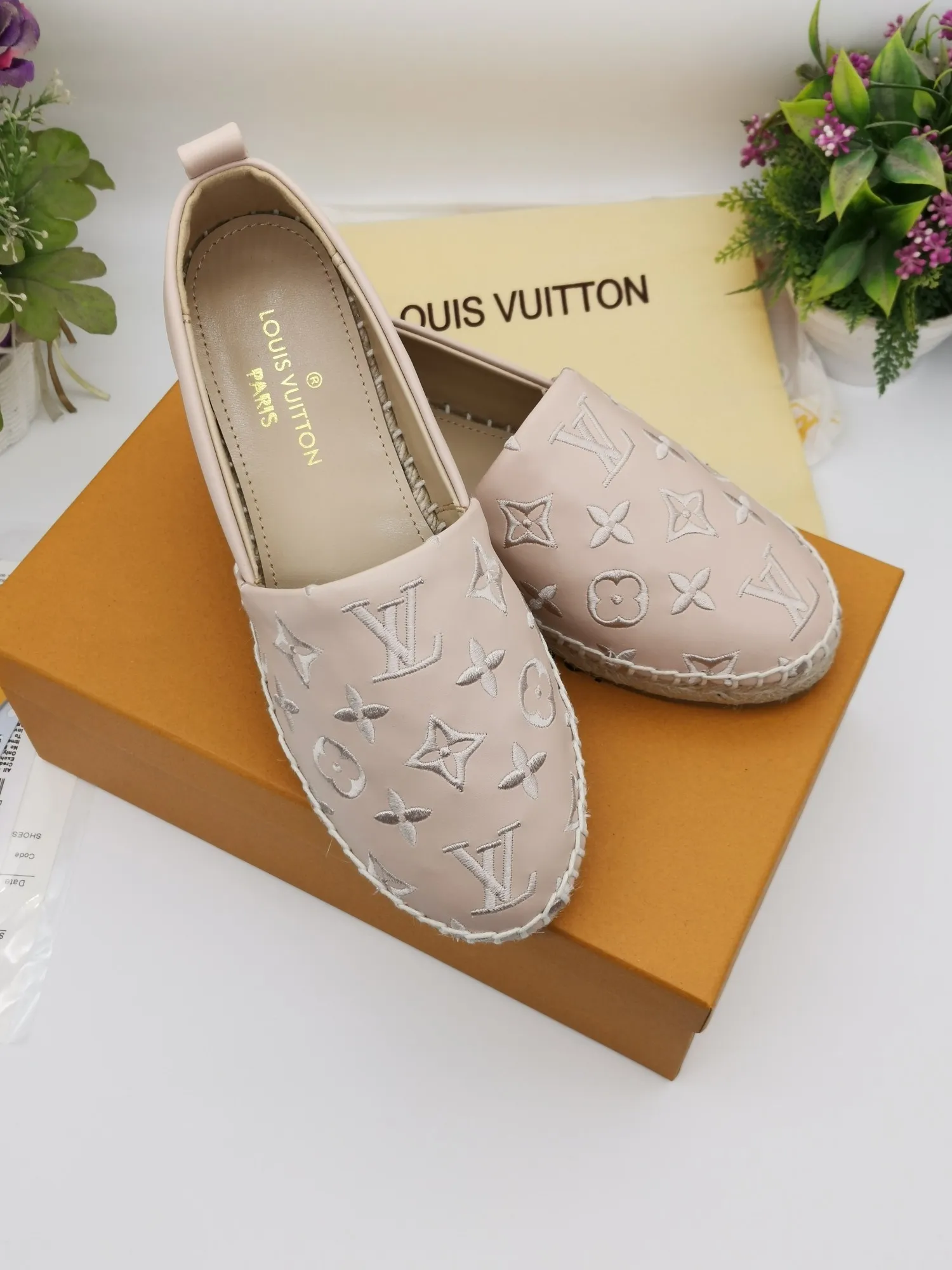 👟👟Ex-factory price 360👟👟 Men +10 LV couple model counter 19ss autumn and winter new straw women's mixed material gold thread letter fisherman shoes 4⃣Color: pink, apricot, yellow, black, blue. 6⃣Women’s model: sizes 34-41. Men's 40 to 46